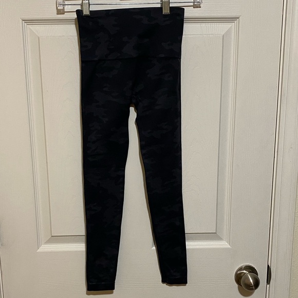 SPANX Gray Camouflage Shapewear Leggings - Picture 3 of 5